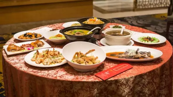 餐廳“一桌難求”，半成品年夜飯有望成“黑馬”
