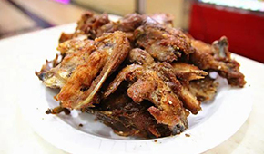 沈陽(yáng)確診大爺讓雞架火了！這個(gè)凍品邊角料里原來(lái)藏著一門(mén)大生意