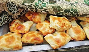 餐飲引領(lǐng)、生產(chǎn)接力，新疆風(fēng)味烤包子風(fēng)靡全國(guó)