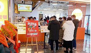 堂食餐飲全供預(yù)制菜，一年開6家店，這個品牌靠啥“嗨三餐”？