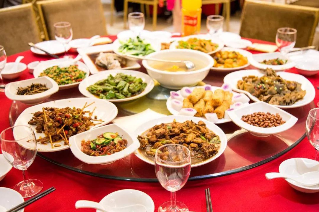 6000一桌的喜宴成本不到1200？ 熱議背后的預(yù)制菜真相：to B仍是黃金賽道