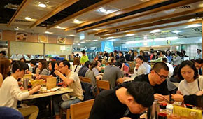 由守轉(zhuǎn)攻！餐飲業(yè)上半年裂變：著力下沉、裂變?nèi)珖?/>
                </div>
                <div   id=